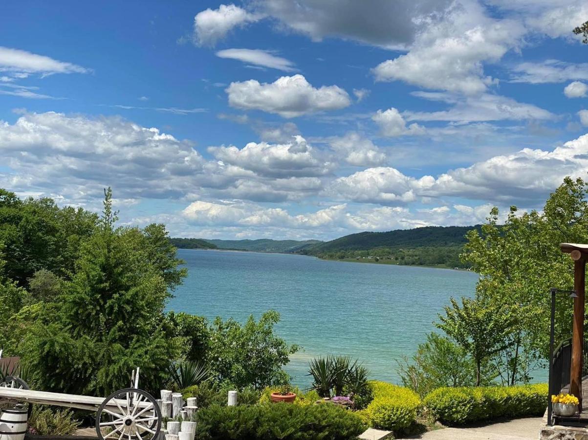 Семеен хотел и ресторант Райски залив Golyama Zhelyazna Экстерьер фото