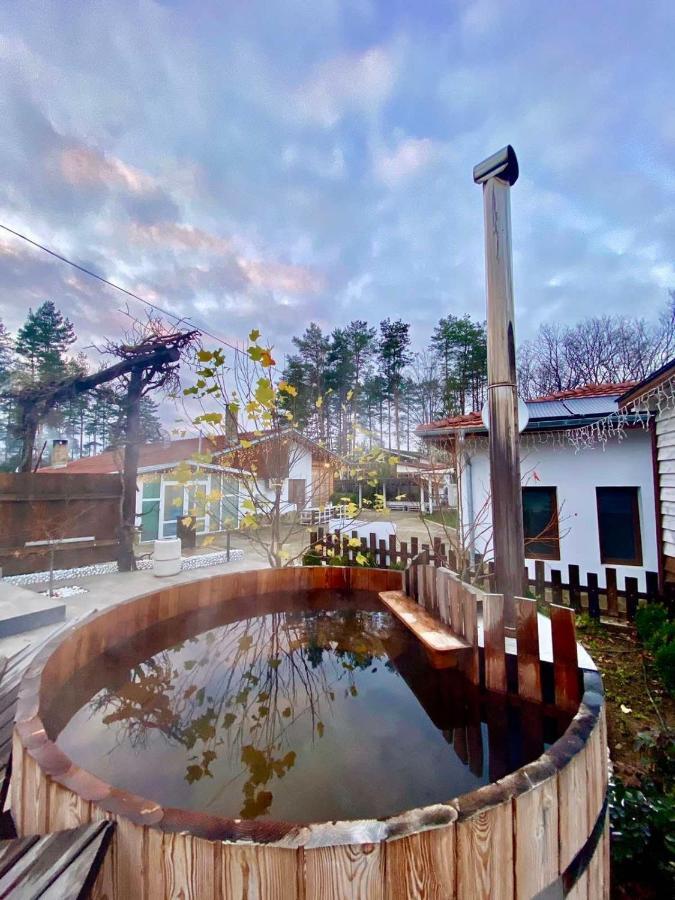 Семеен хотел и ресторант Райски залив Golyama Zhelyazna Экстерьер фото