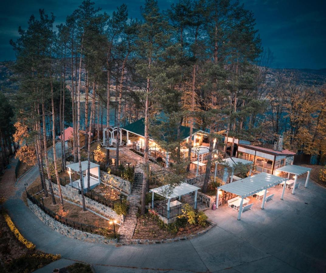 Семеен хотел и ресторант Райски залив Golyama Zhelyazna Экстерьер фото